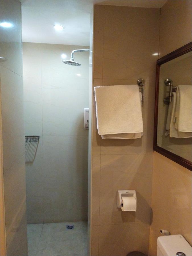 Avalu Residences Makati City Esterno foto